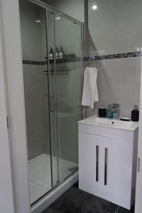 Stylish 1 Bed Apartment In Newly Refurbished Building W/ Parking & Wi-Fi Birmingham Exteriér fotografie
